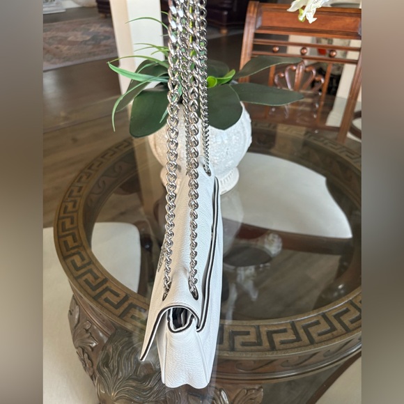 ๐ค๐คMICHAEL KORS WHITE LEATHER FLAP SHOULDER BAG!๐ค๐ค - Picture 4 of 9
